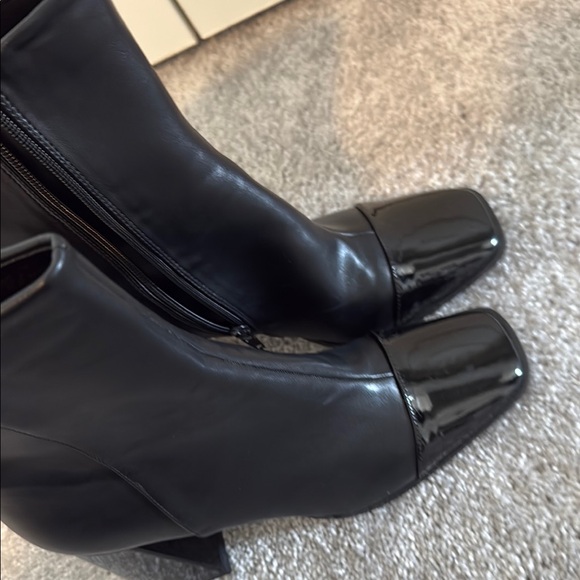 Elegant Black Ankle Boots - Picture 3 of 4